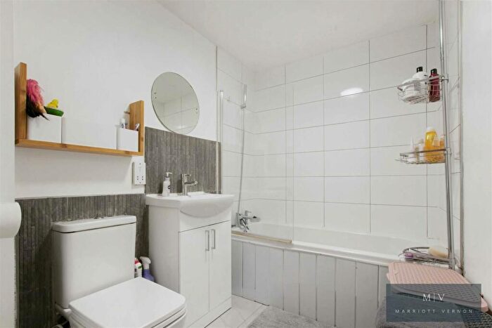2 Bedroom Flat For Sale In Pampisford Road, South Croydon, CR2