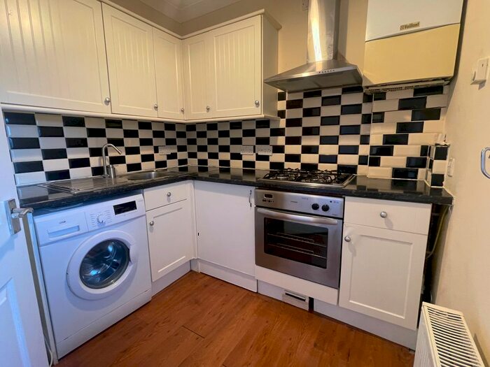 1 Bedroom Flat To Rent In Tolcarne Drive, Pinner, HA5
