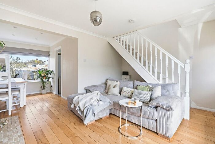 2 Bedroom Semi Detached House For Sale In The Glade, Staines-Upon-Thames, TW18