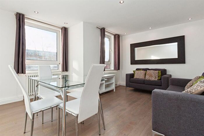 3 Bedroom Flat To Rent In Benham Close, London, SW11