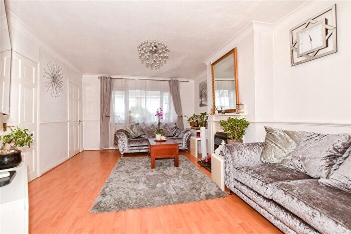 4 Bedroom Semi-Detached House For Sale In Kilndown Close, Maidstone, Kent, ME16