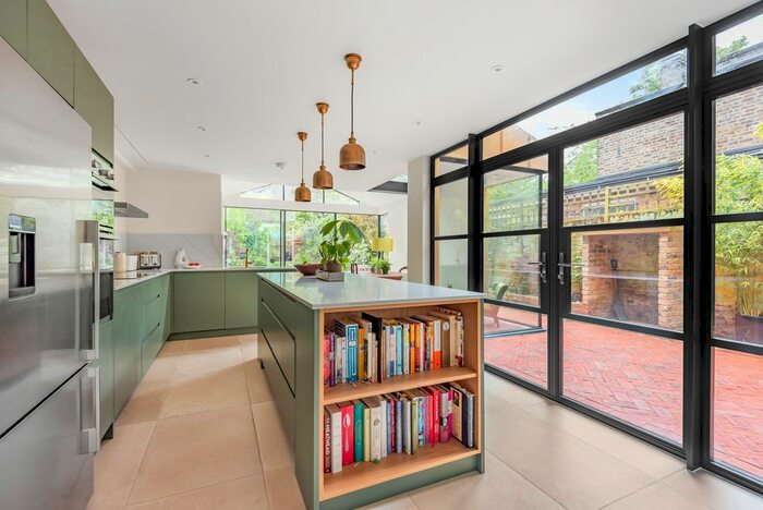 5 Bedroom Semi-Detached House To Rent In Glensdale Road, London, SE4