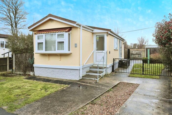 1 Bedroom Park Home For Sale In St. Oswalds Park, Dunham-On-Trent, Newark, NG22