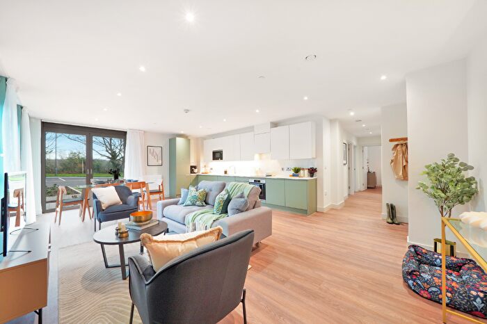 3 Bedroom Apartment To Rent In The Oakgate, KT22