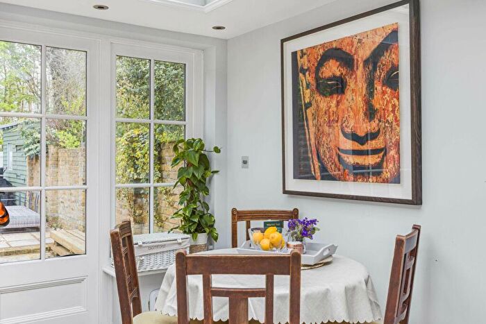 2 Bedroom Cottage To Rent In High Road, Essendon, AL9