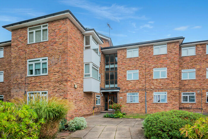 1 Bedroom Apartment To Rent In Adelaide Road, Surbiton, KT6
