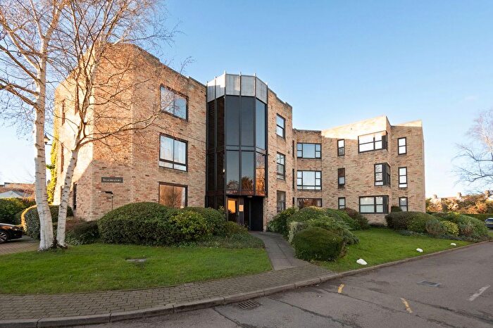 2 Bedroom Flat For Sale In Manhattan Drive, Cambridge, CB4