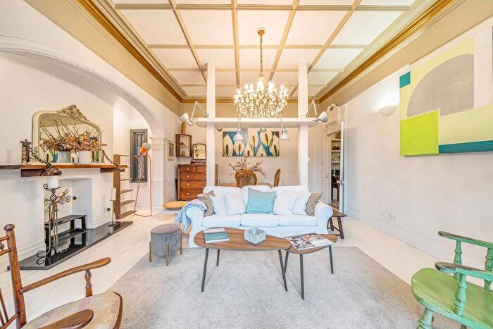 1 Bedroom Flat To Rent In Heathfield Park, Willesden Green, London, NW2