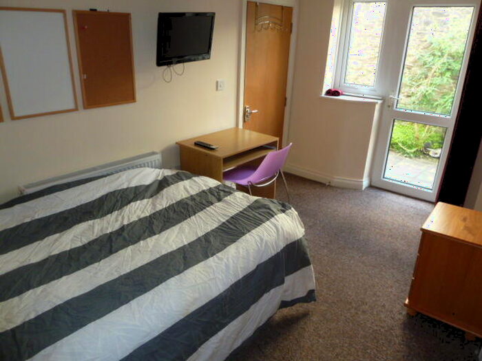 Studio To Rent In Hill Park Crescent, PL4