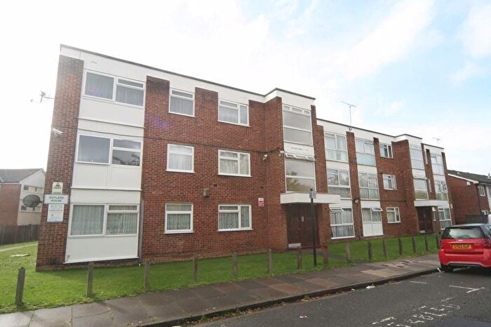 2 Bedroom Flat To Rent In Rutland House, The Farmlands, Northolt, UB5