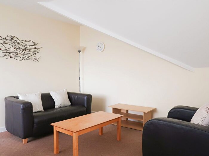 3 Bedroom Flat To Rent In Phillips Parade, Swansea, SA1