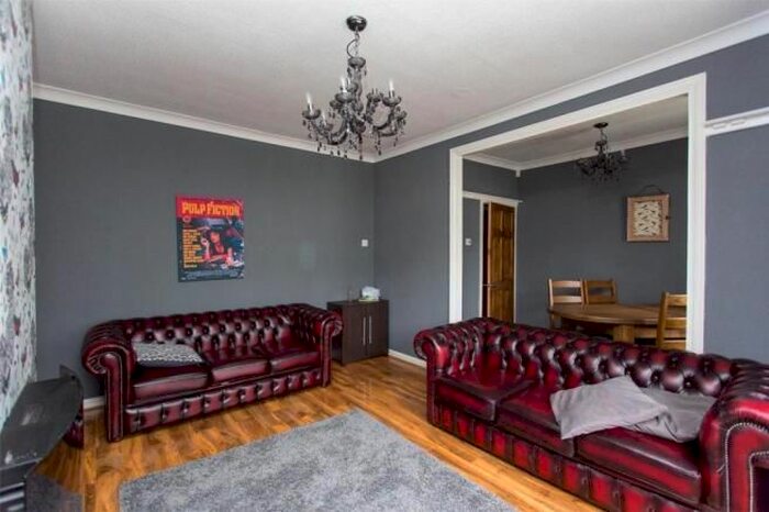 2 Bedroom Property To Rent In Sandringham Drive, Leeds, LS17