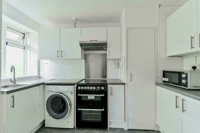 2 Bedroom Flat To Rent In Chingford Road, , Walthamstow, London, E17