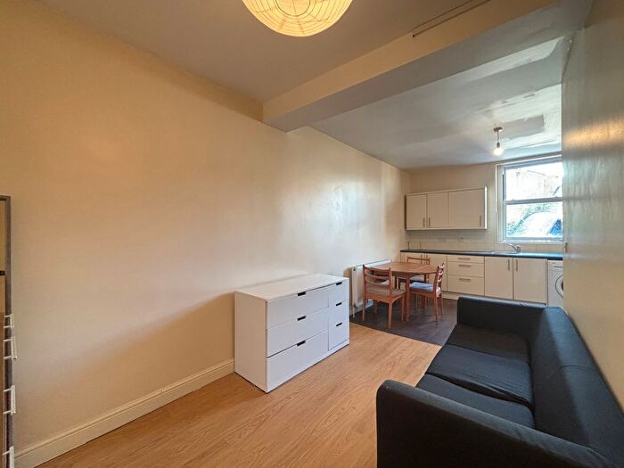 3 Bedroom Flat To Rent In Deptford High Street, London, SE8