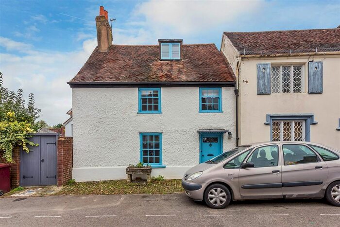 3 Bedroom Semi-Detached House To Rent In Edinburgh Square, Midhurst, GU29