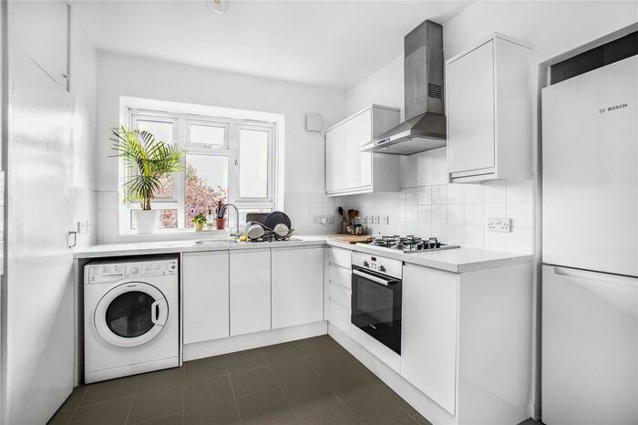 3 Bedroom Flat To Rent In Elderfield Road, London, E5