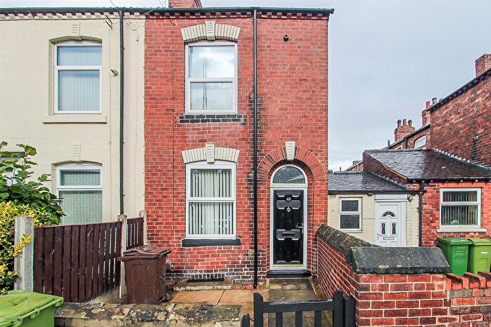 2 Bedroom Terraced House For Sale In Alverthorpe Road, Wakefield, WF2