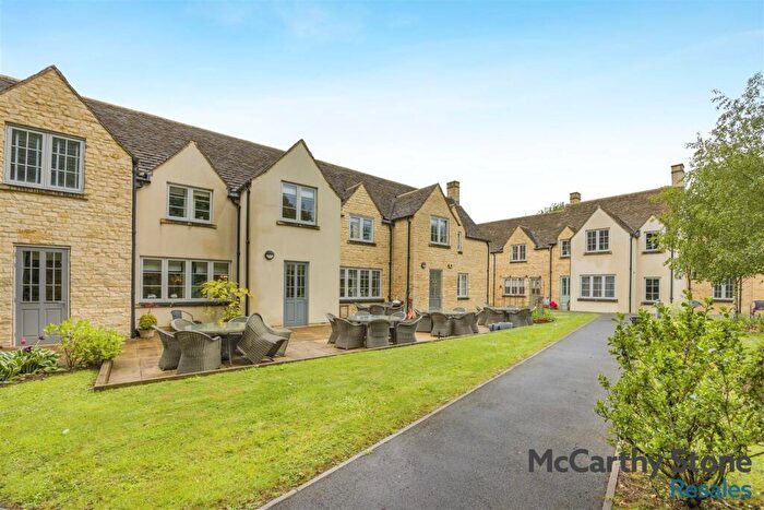 2 Bedroom Apartment For Sale In Hawkesbury Place, Fosseway, Stow On The Wold, GL54
