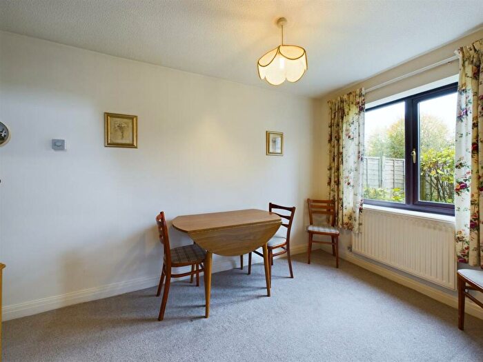 3 Bedroom Semi-Detached House For Sale In Wenhill Heights, Calne, SN11
