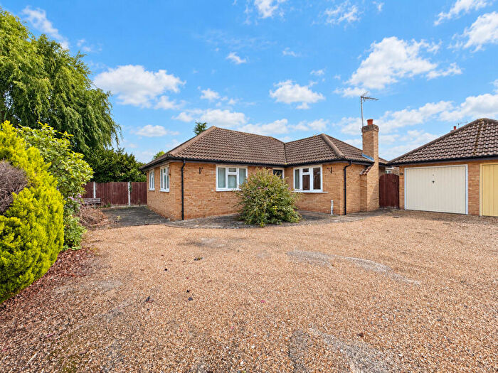 3 Bedroom Detached Bungalow For Sale In Main Road, Hawkwell, SS5