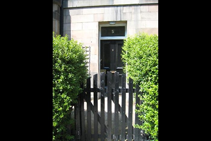 4 Bedroom Flat To Rent In Bernard Terrace, Newington, Edinburgh, EH8