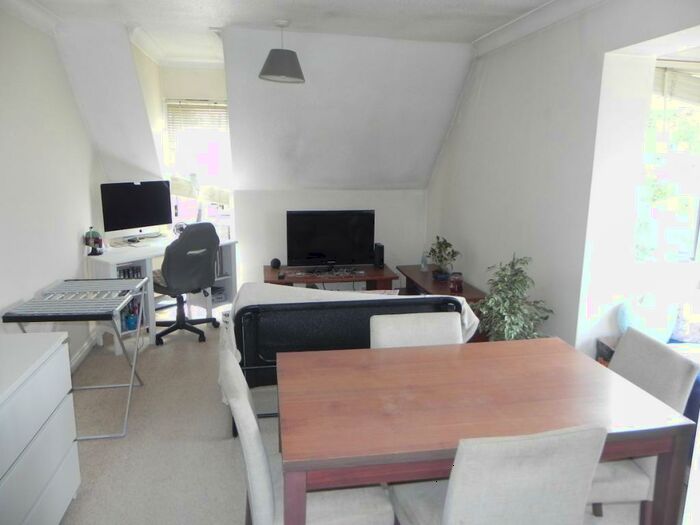 1 Bedroom Flat To Rent In Alexandra Lodge, Baillie Road, Guildford, GU1