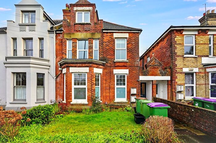 2 Bedroom Flat For Sale In Radnor Park Road, Folkestone, CT19