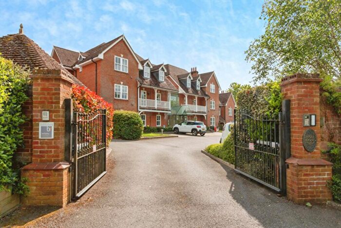 2 Bedroom Flat For Sale In Regal Heights, Western Lane, Odiham, Hook, RG29