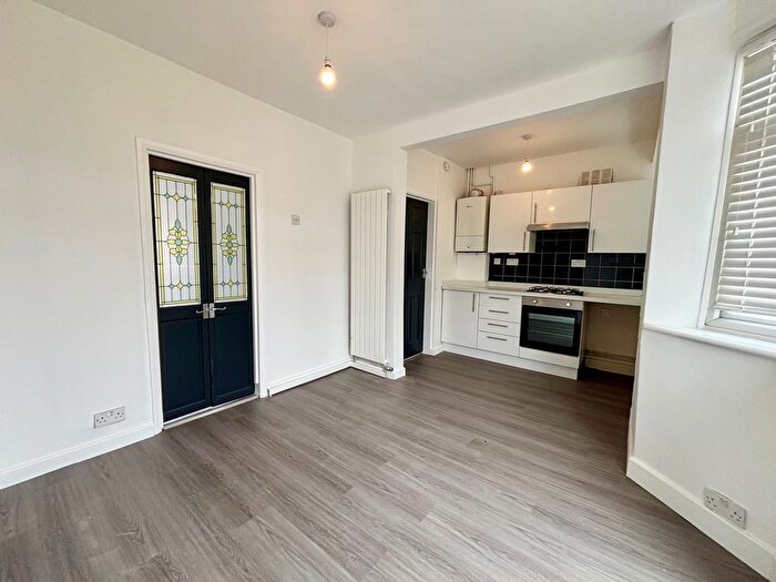 3 Bedroom Semi-detached House To Rent In Edenhurst Road, Birmingham, B31