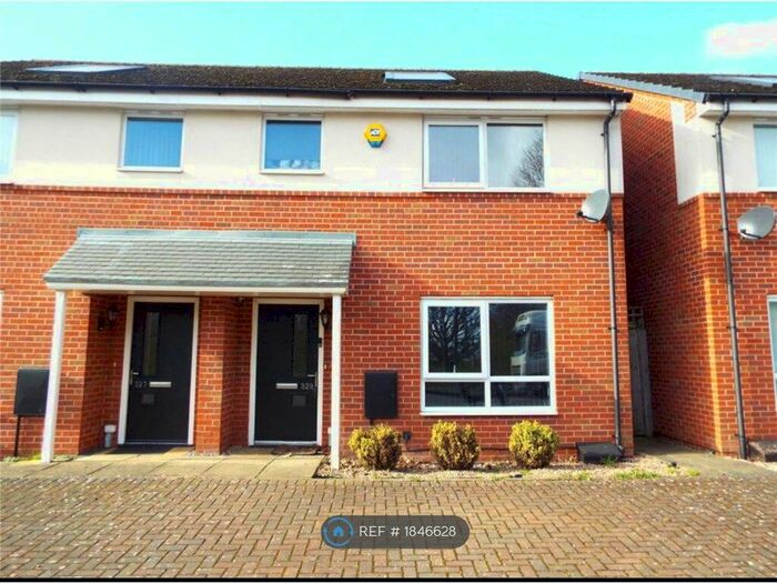 3 Bedroom Semi-Detached House To Rent In Auckland Drive, Birmingham, B36