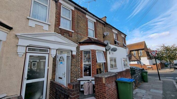 1 Bedroom Flat To Rent In Bannockburn Road, Plumstead, London, SE18