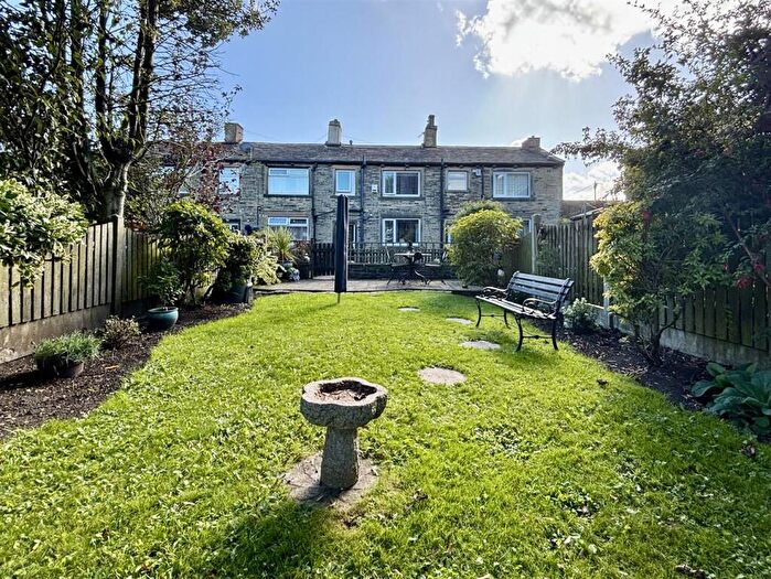 1 Bedroom Cottage For Sale In Highgate Road, Clayton Heights, Bradford, BD13
