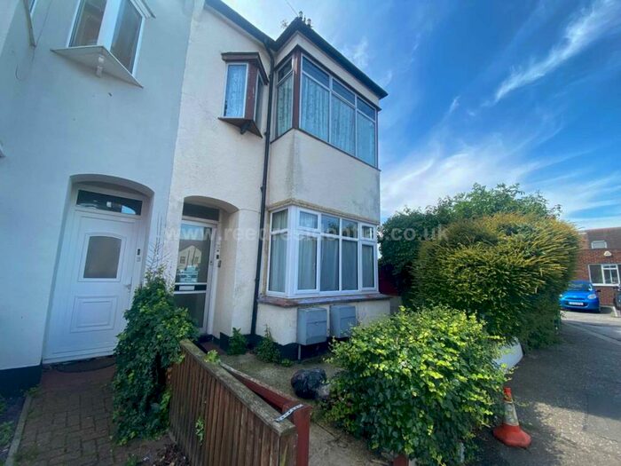 1 Bedroom Apartment To Rent In Canonsleigh Crescent, Leigh On Sea, SS9