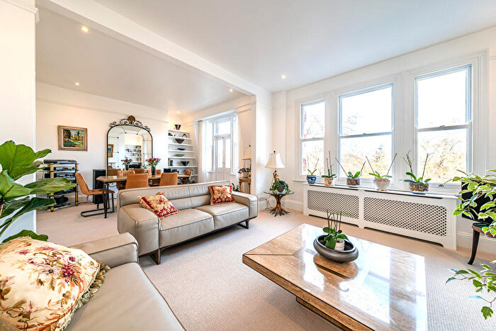 3 Bedroom Flat For Sale In Prince Of Wales Drive, London, SW11