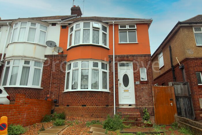 3 Bedroom Property To Rent In Meyrick Avenue, Luton, LU1