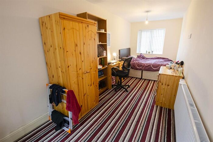 4 Bedroom House To Rent In Humphrey Middlemore Drive, Birmingham, West Midlands, B17