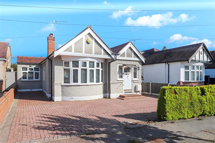 2 Bedroom Detached Bungalow For Sale In Kenbury Close, Ickenham, UB10