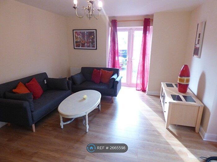 3 Bedroom Flat To Rent In Methuen Road, Bournemouth, BH8