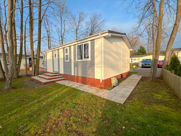 2 Bedroom Park Home For Sale In Castle Lake, Saltmarshe Castle, Tedstone Warfe, Bromyard, Hereford, Herefordshire, HR7