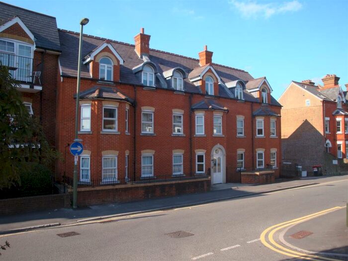 2 Bedroom Flat To Rent In Sydenham Road, Guildford, GU1