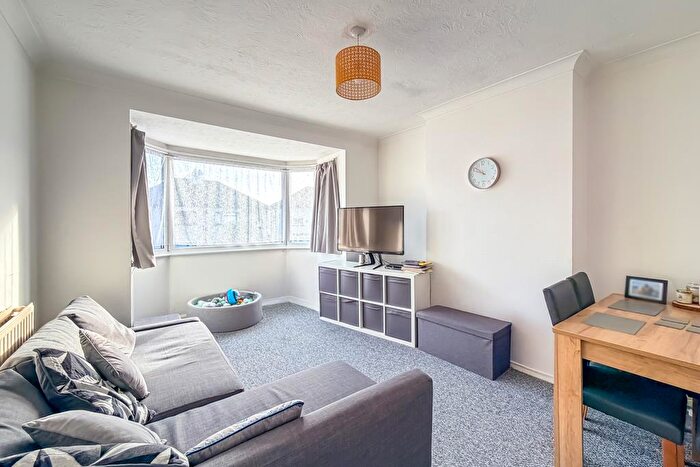 1 Bedroom Flat For Sale In Beverley Gardens, Southend-on-Sea, SS2