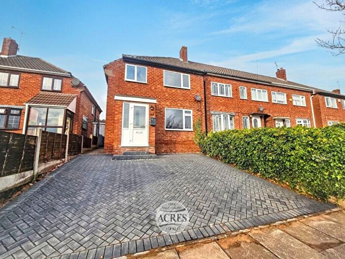 3 Bedroom Semi Detached House For Sale In Weybourne Road, Kingstanding, Birmingham, B44