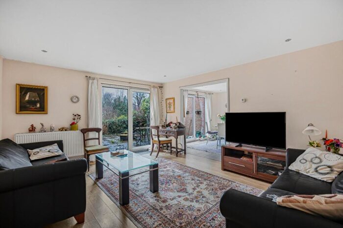 3 Bedroom House For Sale In King Arthur Close, Leckhampton, Cheltenham, Gloucestershire, GL53