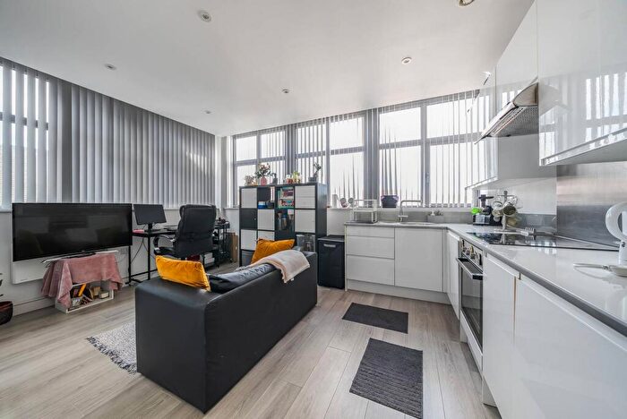 1 Bedroom Flat For Sale In Imperial Drive, Rayners Lane, Harrow, HA2