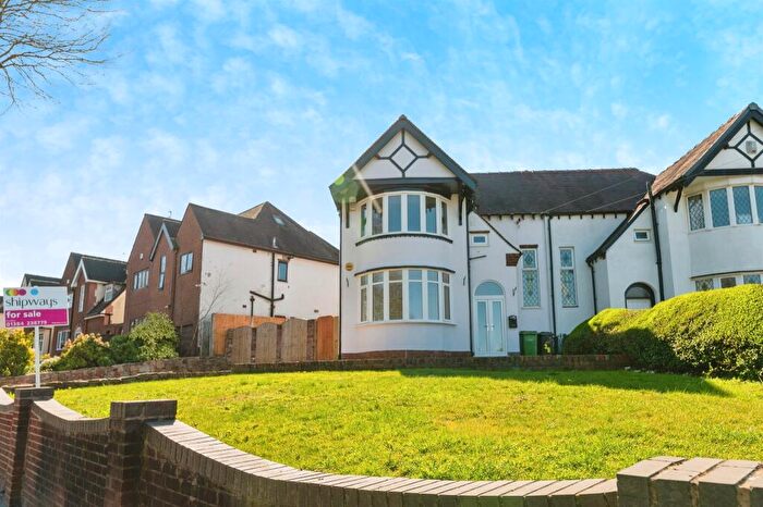 3 Bedroom Semi-Detached House For Sale In Priory Road, Dudley, DY1