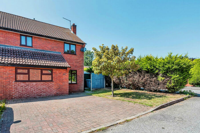 3 Bedroom Semi-Detached House For Sale In The Grange, North Muskham, Newark, NG23