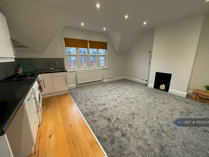 1 Bedroom Flat To Rent In Bush Hill Park, Enfield, EN1