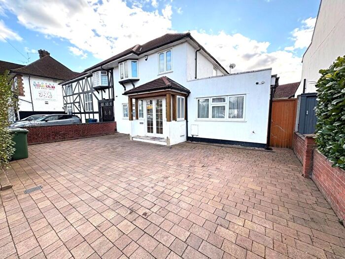 5 Bedroom Semi-Detached House To Rent In Rayners Lane, Pinner, HA5