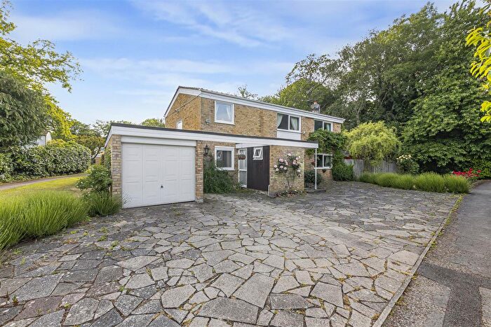 4 Bedroom Detached House For Sale In The Paddock, Vigo, DA13