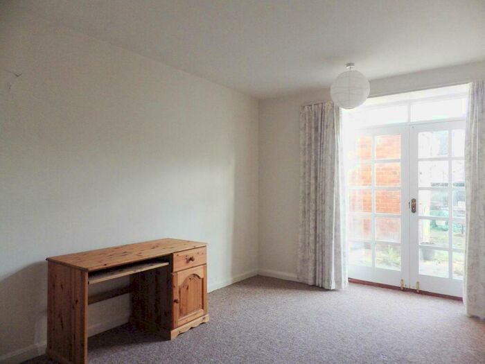 2 Bedroom Apartment To Rent In Bridge Street, Witney, Oxfordshire, OX28